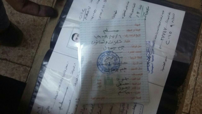  وێنه‌ى يه‌كێك له‌ به‌ڵگه‌نامه‌ ساخته‌كراوه‌كانى ناسنامه‌ و ره‌گه‌زنامه‌ بڵاوده‌كاته‌وه‌